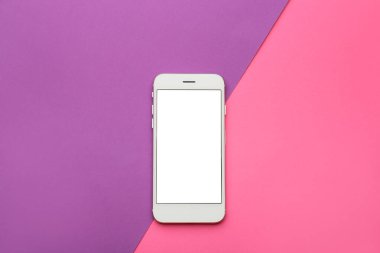 Renkli arka planda modern cep telefonu