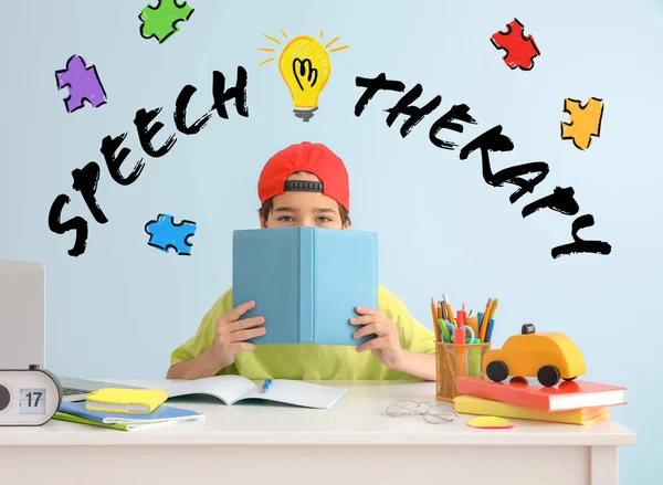 Kleiner Junge Mit Buch Tisch Und Text Speech Therapy Auf — Stockfoto