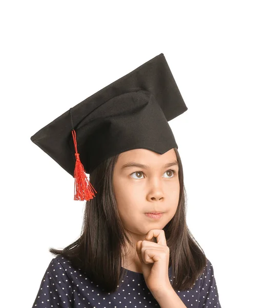 白い背景の上に卒業帽子の女の子 — ストック写真