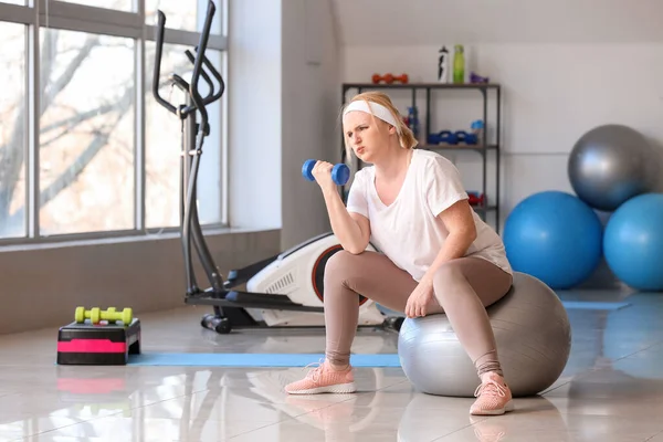 Woman Excess Weight Training Gym — Stock Photo, Image