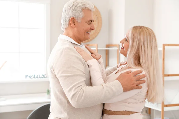 Portrait Happy Elderly Couple Home — Stock Photo, Image