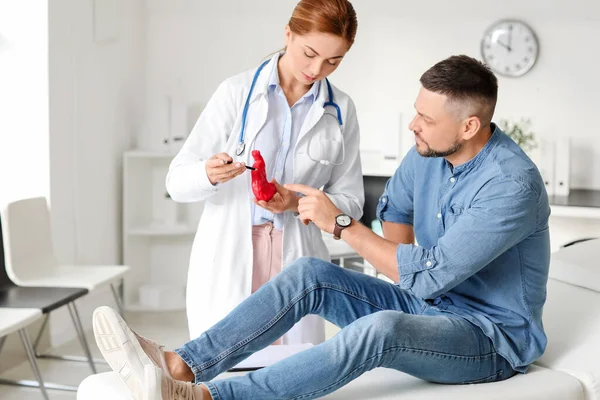 Gastroenterologist Examining Man Clinic — Stock Photo, Image