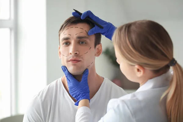 Plastic Surgeon Applying Marks Man Face Clinic — Stock Photo, Image