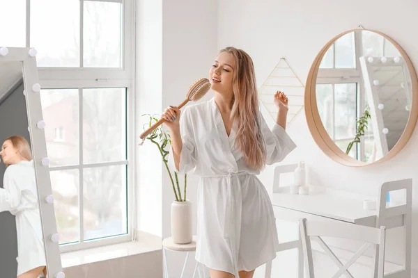 Beautiful Young Woman Brush Bathroom — Stock Photo, Image