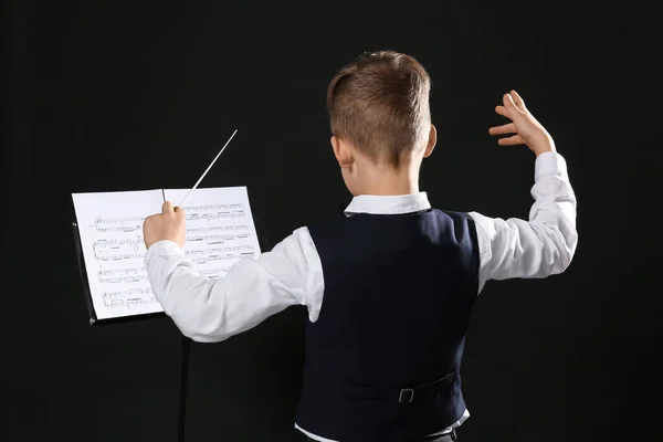 Kleine Geleider Donkere Achtergrond — Stockfoto