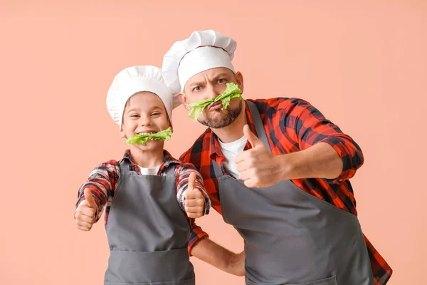 Funny Male Chef His Little Son Color Background — Stock Photo, Image