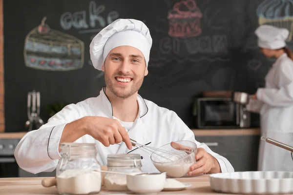Male Confectioner Cooking Tasty Dessert Kitchen — Stock Photo, Image