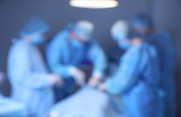 現代病院における患者の手術 ぼやけた視界 — ストック写真
