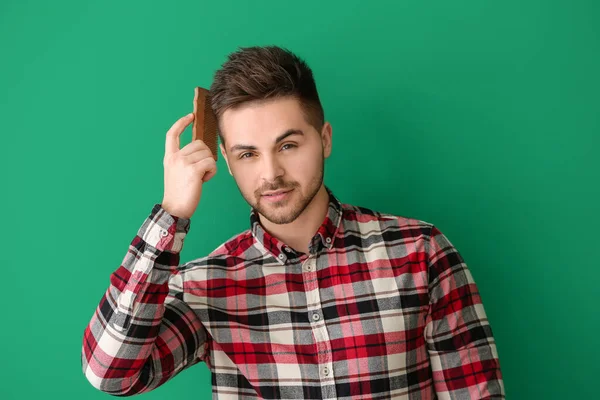 Handsome Man Stylish Hairdo Comb Color Background — Stock Photo, Image