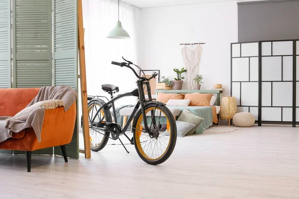 Interieur Van Modern Studio Appartement Met Fiets — Stockfoto