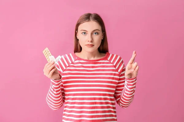 Worried Young Woman Different Contraceptive Means Color Background — Stock Photo, Image