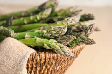 Masada taze kuşkonmaz, yakın plan.