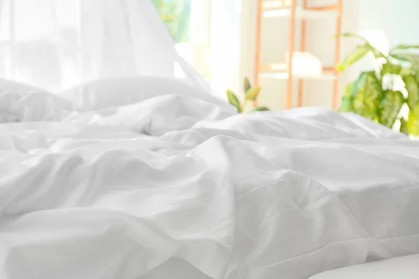 Big Comfortable Bed Clean Linen Room — Stock Photo, Image