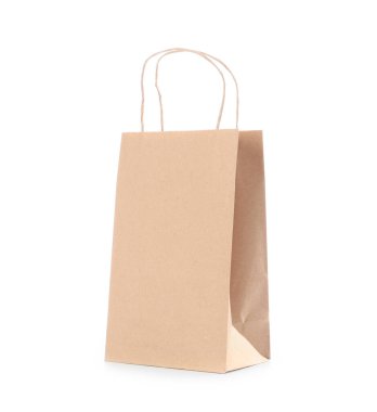 Beyaz arkaplanda kağıt alışveriş torbası