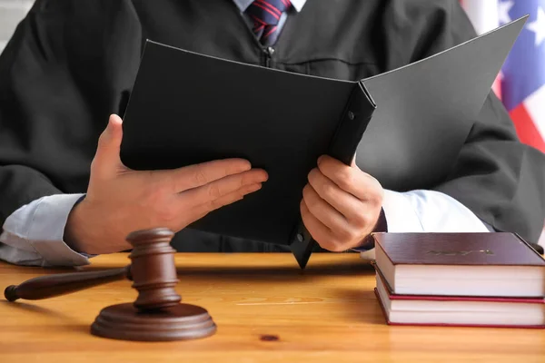 Male Judge Documents Table Courtroom Closeup — Stock Photo, Image