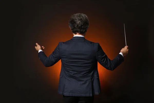 Conducteur Masculin Senior Sur Fond Sombre — Photo