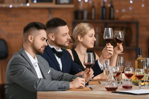 People Tasting Wine Restaurant — Stock Photo, Image