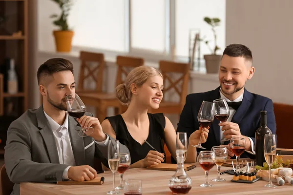 People Tasting Wine Restaurant — Stock Photo, Image