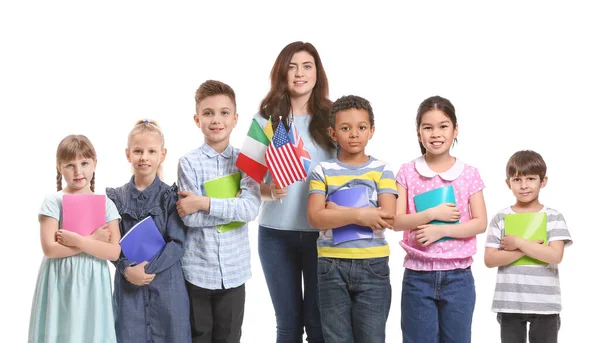 Profesora Escuela Idiomas Con Niños Pequeños Sobre Fondo Blanco — Foto de Stock