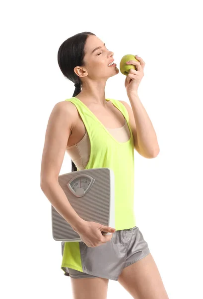 Junge Frau Mit Apfel Und Maßwaage Auf Weißem Hintergrund — Stockfoto