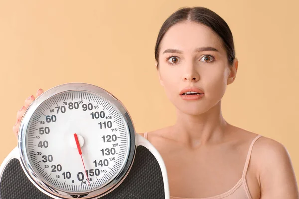 Young Woman Measuring Scales Color Background — Stock Photo, Image