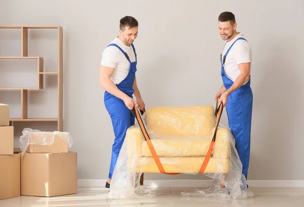 Loaders Carrying Furniture Flat — Stock Photo, Image