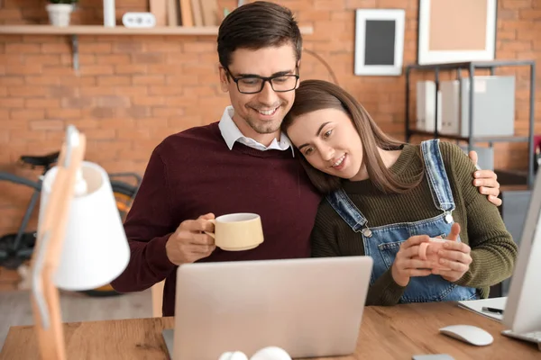 Young Couple Working Together Home — Stock Photo, Image
