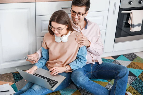 Young Couple Working Together Home — Stock Photo, Image