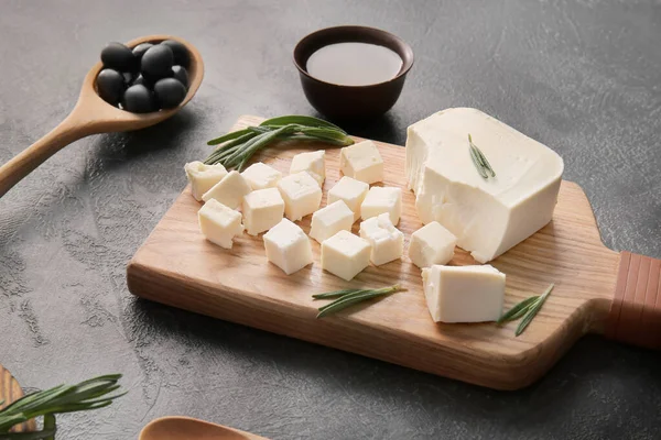 Lekker Gesneden Feta Kaas Olijven Tafel — Stockfoto