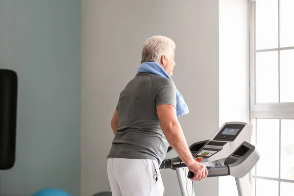 Senior Man Training Treadmill Gym — Stock Photo, Image