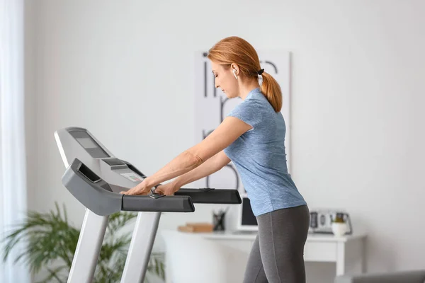 Sporty Woman Training Treadmill Home — Stock Photo, Image