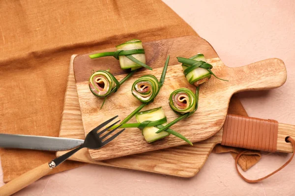 Boards Tasty Cucumber Rolls Color Background — Stock Photo, Image