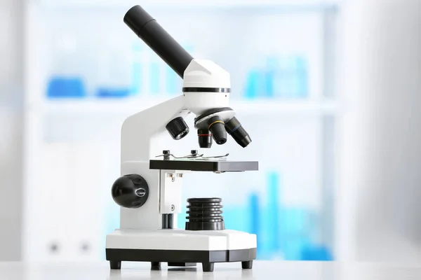 Microscopio Moderno Tavolo Laboratorio — Foto Stock