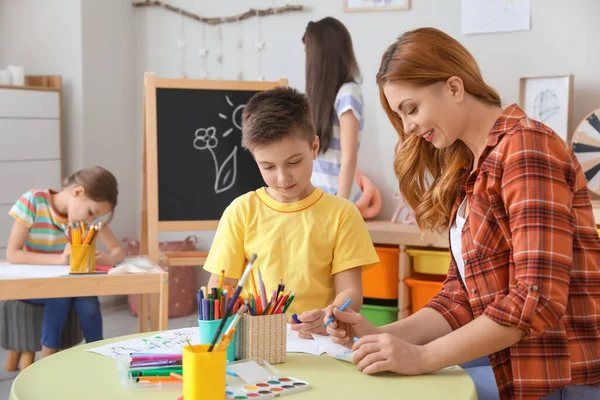 Rita Lärare Som Ger Lektioner Skolan — Stockfoto