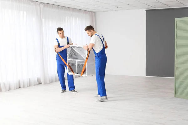 Loaders Carrying Furniture Flat — Stock Photo, Image