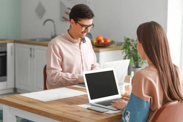 Young Couple Working Together Home — Stock Photo, Image