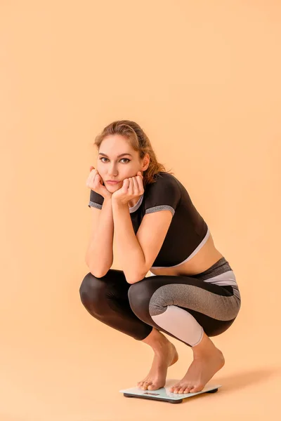 Depressed Young Woman Measuring Her Weight Color Background — Stock Photo, Image