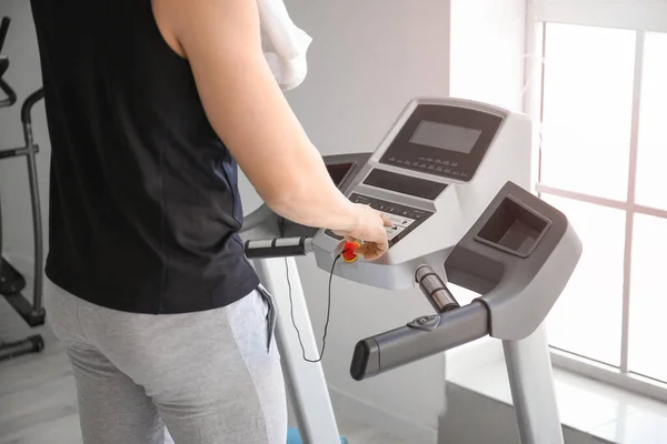 Young Man Training Treadmill Gym — Stock Photo, Image