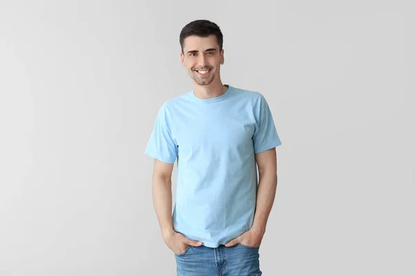 Homem Elegante Shirt Fundo Cinza — Fotografia de Stock