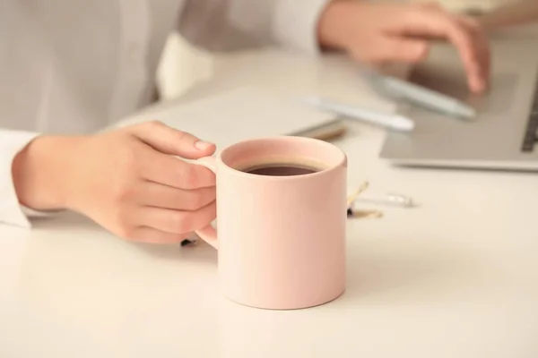 Woman Cup Tea Working Office Closeup — Stock Photo, Image