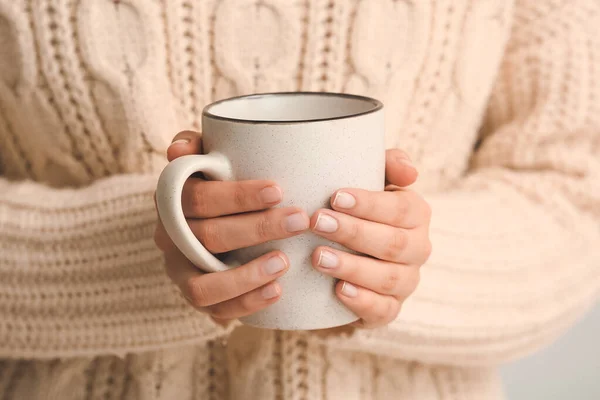 Vrouw Met Kopje Thee Close — Stockfoto