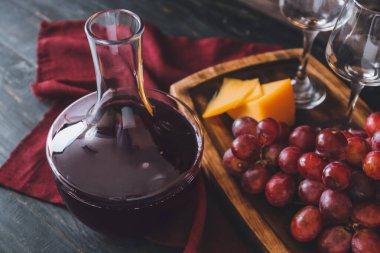 Peynirli şarap süprüntüsü.