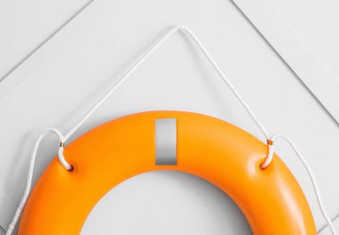 Işık arkaplanda yaşam halkası