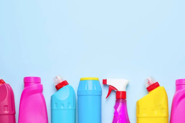 Set Reinigungsmittel Auf Farbigem Hintergrund — Stockfoto