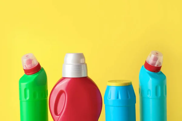 Set Reinigungsmittel Auf Farbigem Hintergrund — Stockfoto