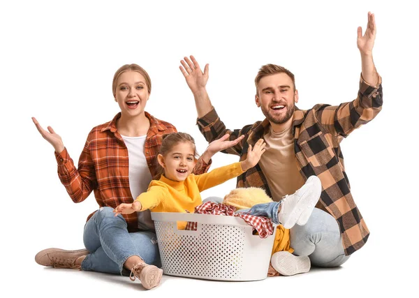 Família Feliz Com Lavanderia Fundo Branco — Fotografia de Stock