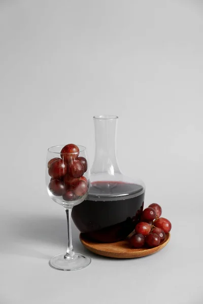 Decanter Wine Grapes Glass Grey Background — Stock Photo, Image