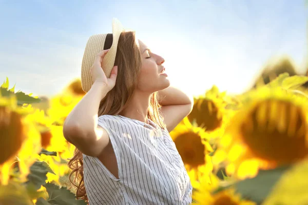 Beautiful Young Woman Sunflower Field Summer Day — Stock Photo, Image