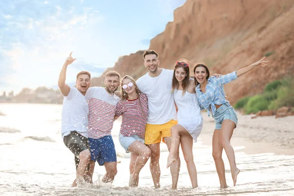 Happy Friends Sea Beach Resort — Stock Photo, Image