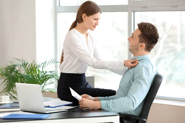 Secretaria Sexy Seduciendo Jefe Oficina — Foto de Stock